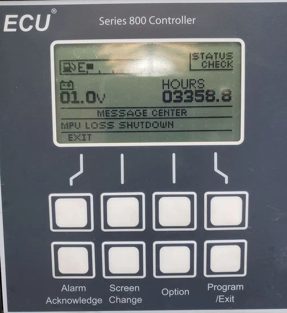 Controlador ECU Series 800 del generador Multiquip con 3,358 horas de uso