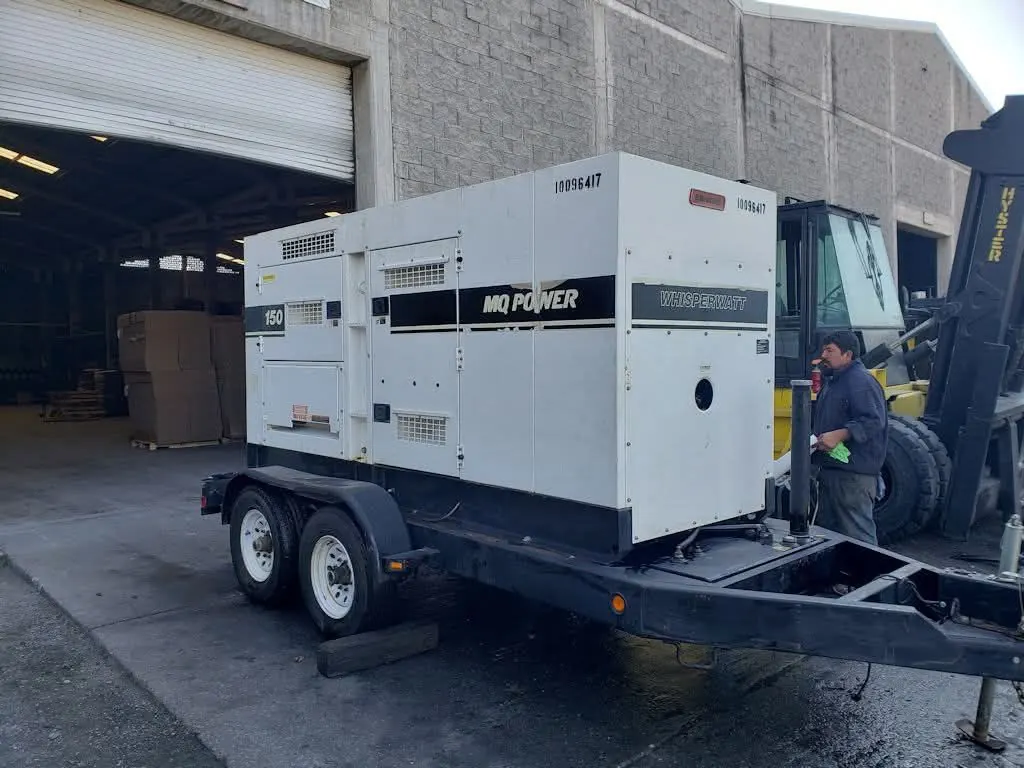 Venta de generador Multiquip DCA-150SSCU 150 kVA en remolque con tanque de diésel